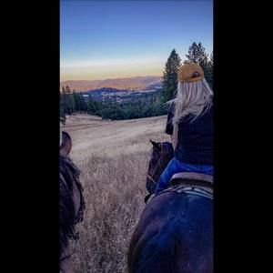 Meet your Posher, Courtney